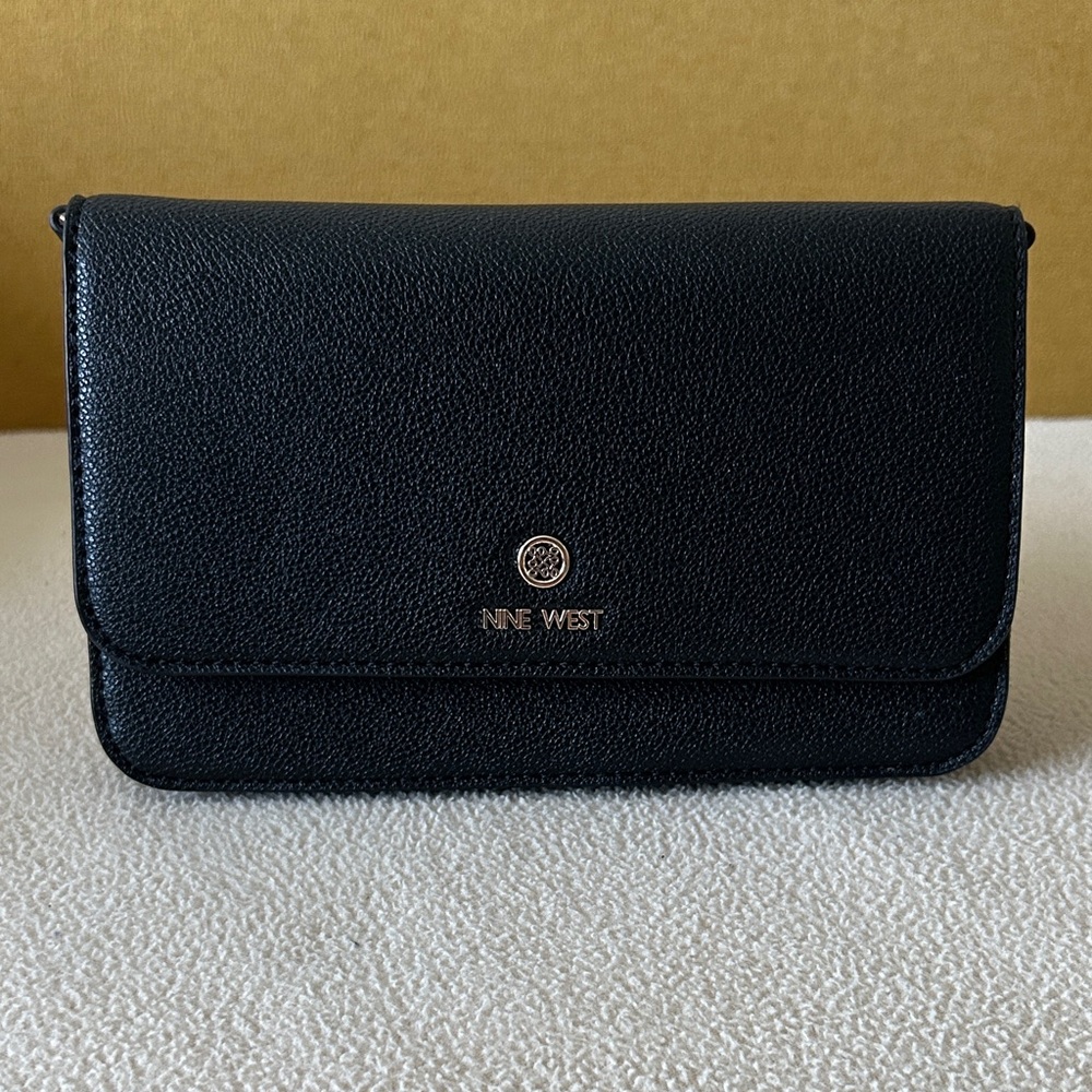 NWOT Nine West Women’s Clutch/Crossbody Bag